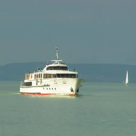 Crystal Apartement A * Balatonfoldvar